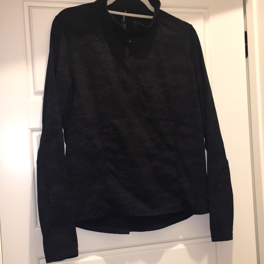 Mondetta, XL, black camo pattern lightweight long sleeve jacket. Great condition